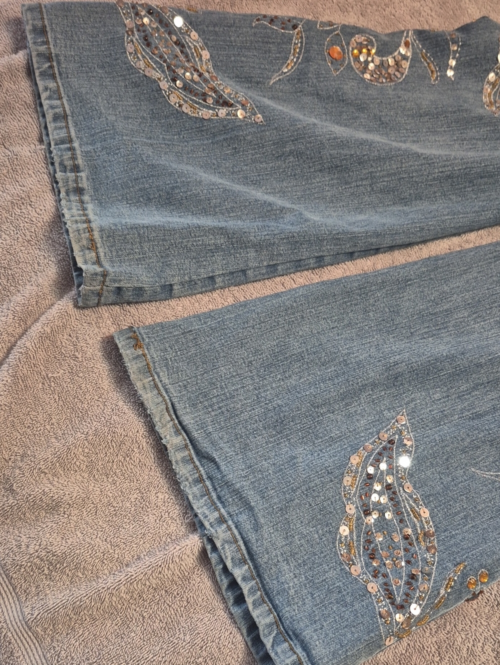 Embellished Light Blue Women's Jeans with Gold Accent - Picture 5 of 10